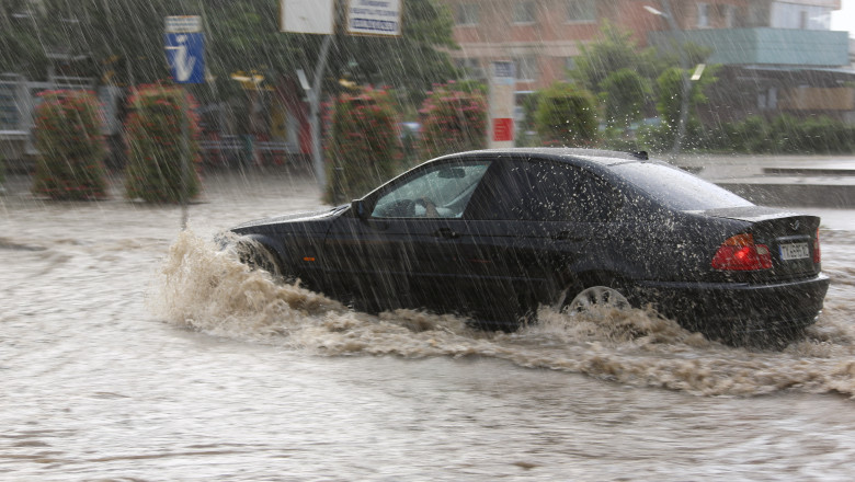 Pericol de inundatii in 29 de judete. A fost emis cod galben de viituri Imagine