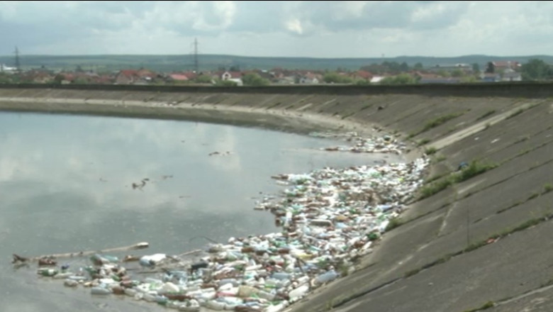 Pericol de inundatii. Jumatate din municipiul Targu-Jiu risca sa fie maturat de ape Imagine