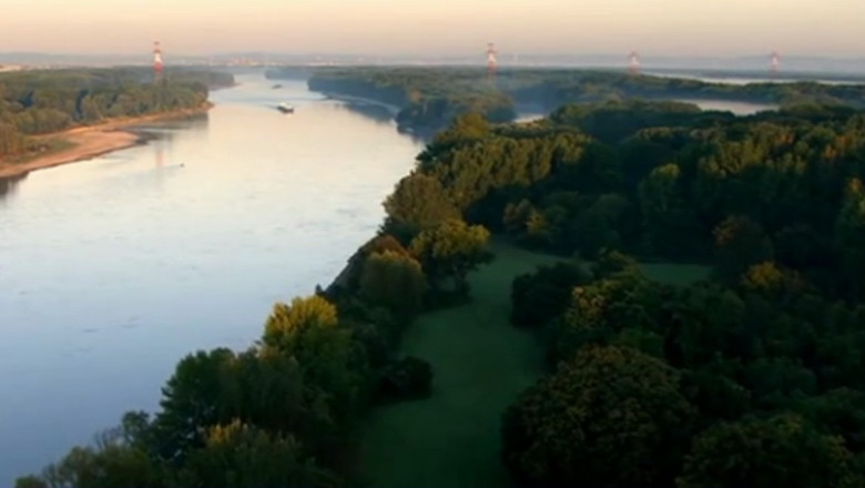 Pericol de inundatii pe Dunare. Hidrologii au emis cod portocaliu Imagine