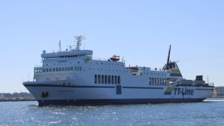 Pericol de poluare pe coasta Suediei, dupa ce un feribot a esuat. Motorina s-a scurs pe cativa kilometri Imagine