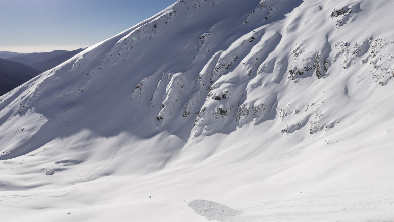 Pericol iminent de avalansa in muntii Parang, Retezat si Godeanu dupa ce a nins abundent Imagine