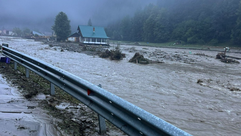 Pericol in Neamt si Harghita. Cod portocaliu de inundatii pe mai multe rauri Imagine