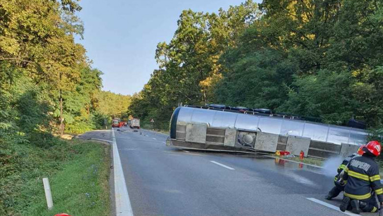 Pericol pe DN7 unde o cisterna cu etanol s-a rasturnat dupa un accident. Circulatia este blocata complet in zona Imagine