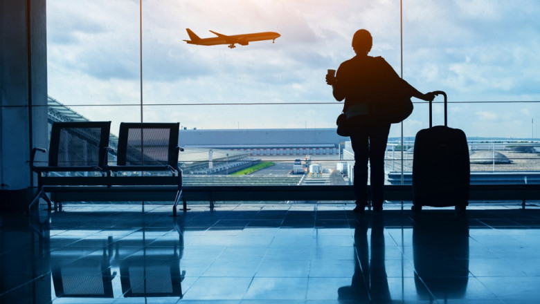Perioada Sarbatorilor aglomereaza aeroporturile. Care sunt drepturile pasagerilor in cazul unui zbor anulat sau care are intarziere Imagine