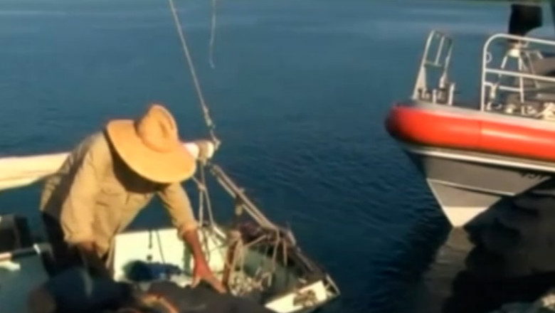 Pescar salvat dupa 12 zile pe mare. A plutit in deriva dupa ce un val i-a stricat nava Imagine