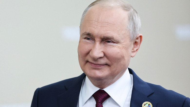 Peskov, despre viitoarele alegeri prezidentiale din Rusia: „Nimeni nu va putea sa-i faca concurenta lui Putin, daca va candida” Imagine