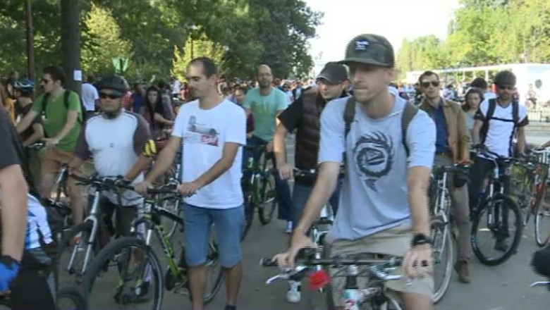 Peste 1.000 de biciclisti au participat la o adunare publica in Bucuresti Imagine