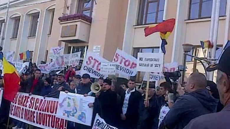 Peste 1.000 de persoane au protestat la Pungesti si Barlad fata de explorarea gazelor de sist  Imagine