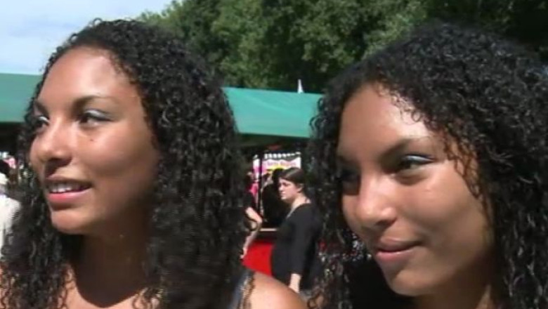 Peste 1.500 de perechi au participat la Festivalul Gemenilor, in Franta Imagine