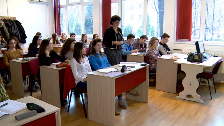 Peste 10.000 de burse, distribuite elevilor din Iasi Imagine