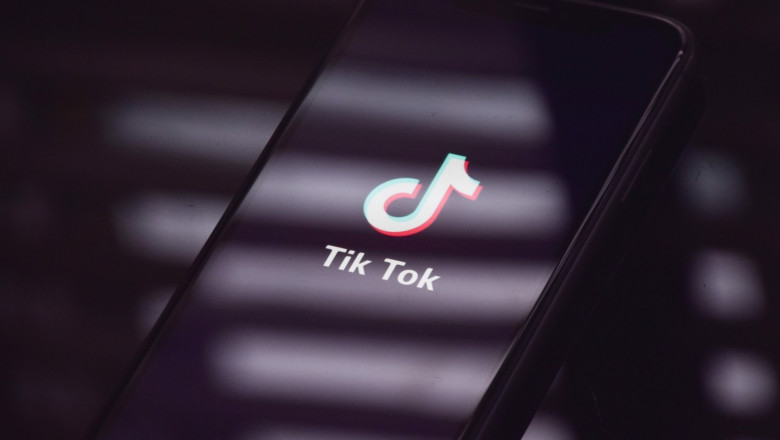 Peste 100.000 de conturi false au fost sterse de TikTok in Republica Moldova. Uriasa retea de manipularea alegerilor Imagine