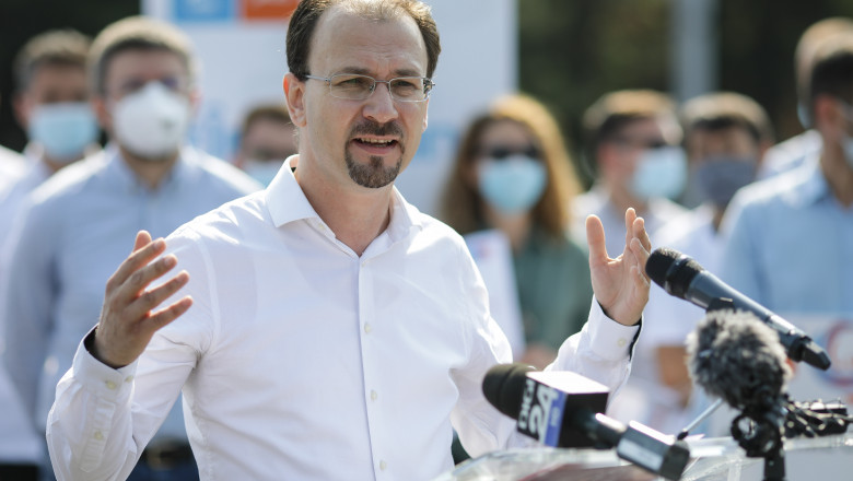 Peste 100 de membri ai USR Prahova, in frunte cu deputatul Mihai Politeanu, demisioneaza din partid Imagine