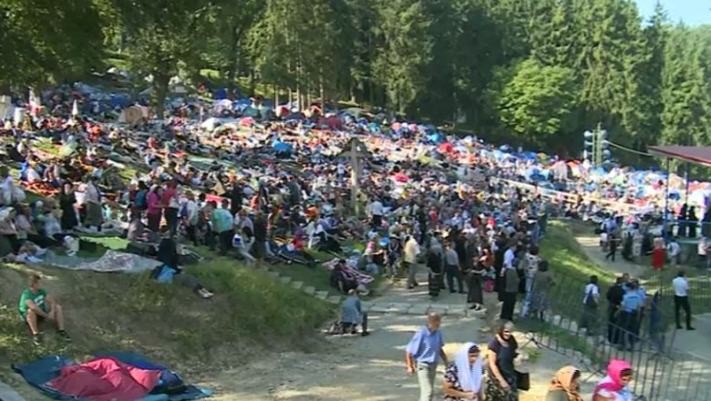 Peste 100 de pelerini de la Nicula au lesinat din cauza caldurii: „Am si tensiune, dar nu conteaza” Imagine