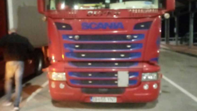 Peste 12 tone de deseuri mascate sub forma unui transport umanitar, oprite la granita: „Nu este altceva decat gunoi” Imagine