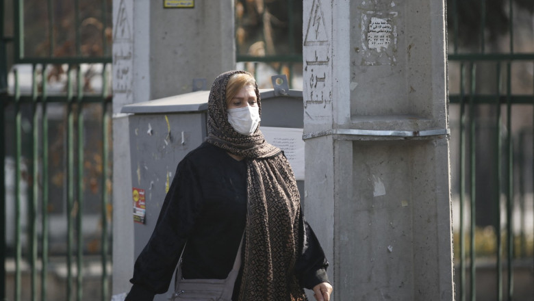 Peste 13 milioane de iranieni, izolati in locuinte din cauza unui nor dens de praf. Pe alocuri, vizibilitate nu depaseste un kilometru Imagine