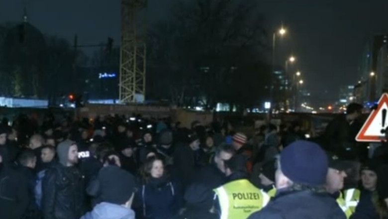 Peste 18.000 de oameni au demonstrat la Dresda, Berlin si Koln fata de imigratie si fanatismul religios Imagine