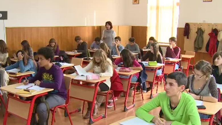 Peste 200 de dascali din Cluj au ramas la catedra, desi sunt pensionari Imagine