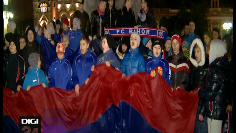 Peste 200 de fani ai FC Bihor au participat la un miting si au cerut salvarea clubului Imagine