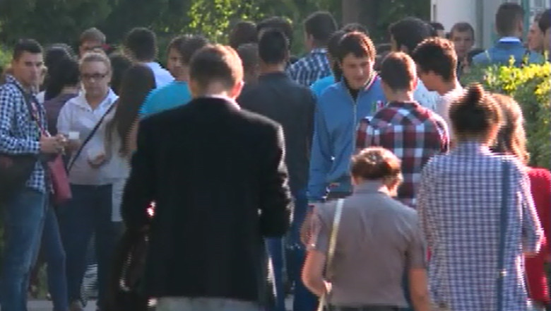 Peste 2000 de elevi inscrisi la sesiunea de toamna a bacalaureatului Imagine