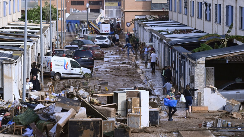 Peste 210 de morti in inundatiile din Spania, iar cautarile continua. Cine sunt cei trei romani ucisi de puhoaie in garajul casei Imagine