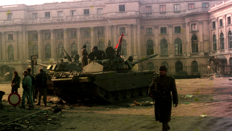 Peste 22.000 de romani au certificat de revolutionar. 16.000 dintre ei nu primesc indemnizatie Imagine