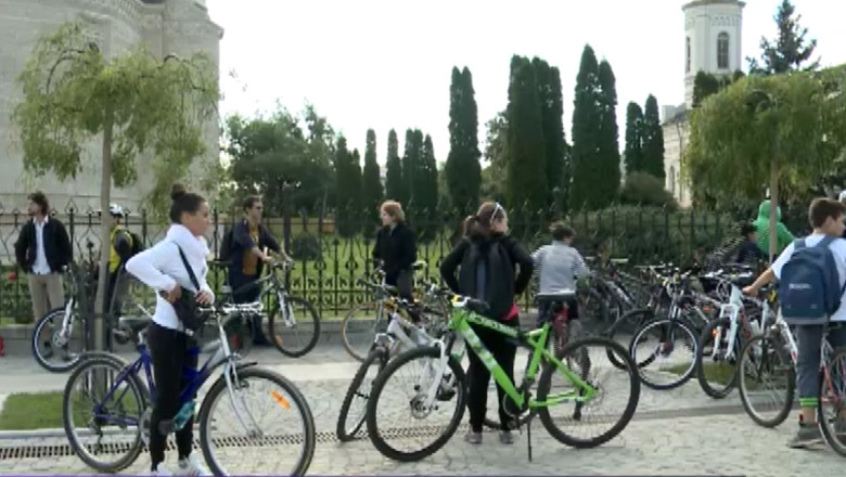 Peste 250 de biciclisti din Iasi au sarbatorit Ziua fara masina Imagine