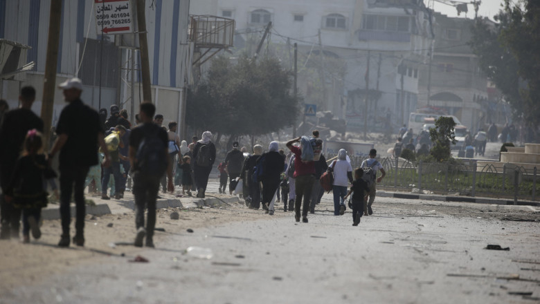 Peste 260 de romani si membri ai familiilor acestora au cerut sa fie evacuati din Fasia Gaza Imagine