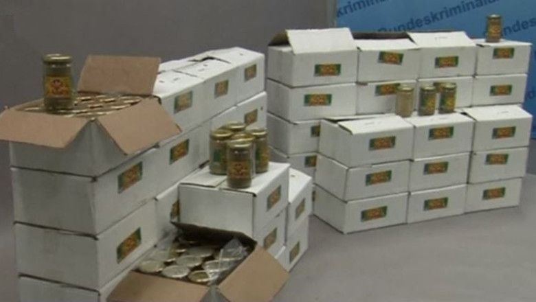 Peste 300 de kilograme de heroina ascunse in borcane cu muraturi Imagine