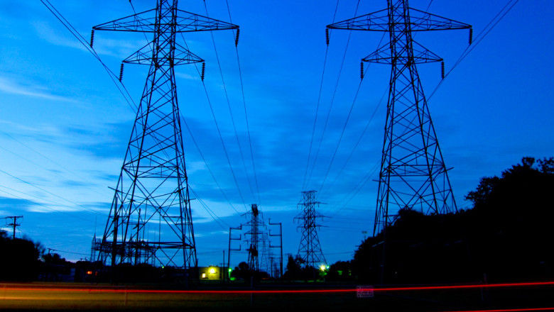 Peste 400 de familii din Carei solicita daune companiei Electrica dupa Revelionul petrecut in frig si bezna Imagine