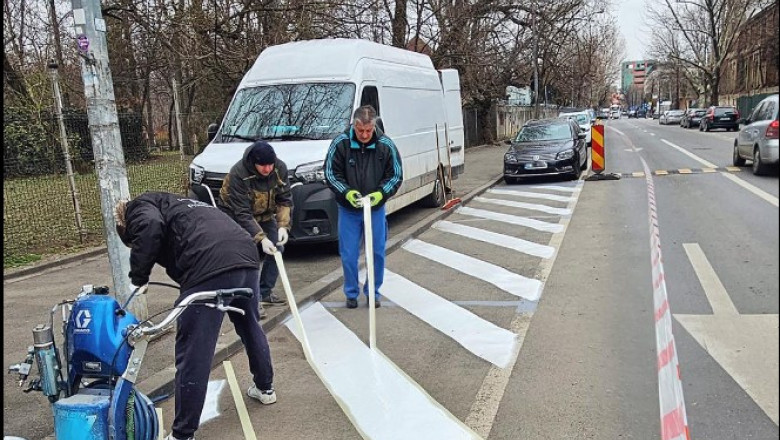 Peste 400 de noi locuri de parcare sunt amenajate in aceste zile in Bucuresti. Strazile unde sunt amplasate Imagine