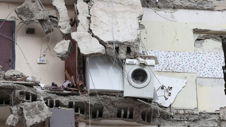 Peste 5.000 de cladiri s-au prabusit in urma cutremurelor de peste 7,5 grade care au lovit Turcia si Siria Imagine
