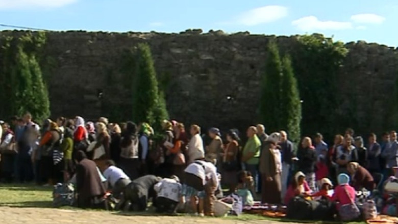 Peste 5.000 de pelerini sunt asteptati sa se roage la Icoana Maicii Domnului de la Manastirea Hadambu Imagine
