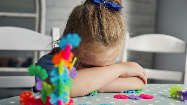 Peste 50 de copii invatau intr-o gradinita improvizata intr-un apartament. Cum au reactionat parintii Imagine