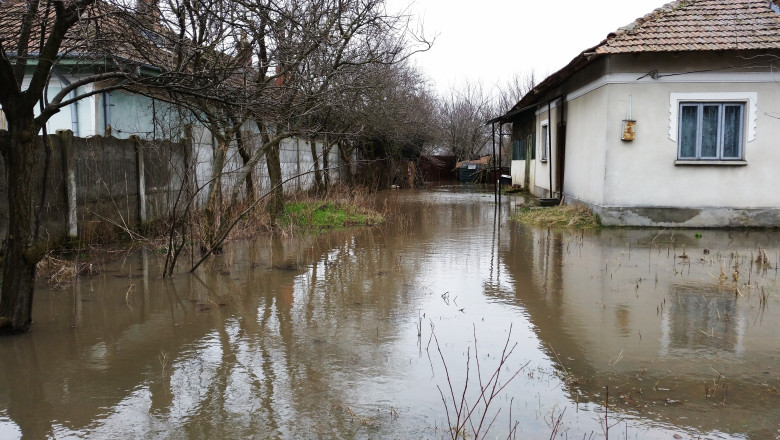 Peste 500 de gospodarii au fost inundate la Zanoaga Imagine