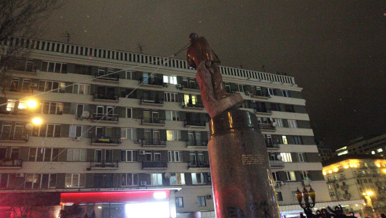 Peste 500 de monumente ale lui Vladimir Lenin au fost demolate in Ucraina in 2014 Imagine
