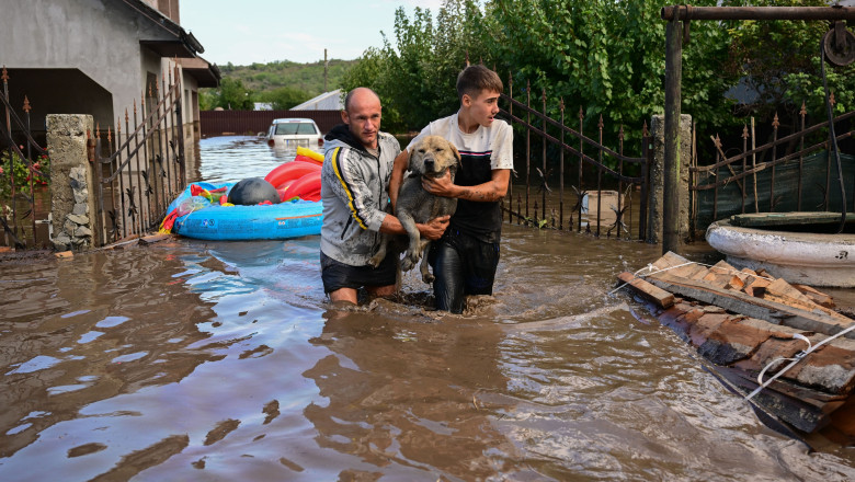 Peste 6.000 de oameni au fost evacuati din calea apelor. Circulatia maritima, fluviala e suspendata. Ciolacu: S-a actionat ca la carte Imagine