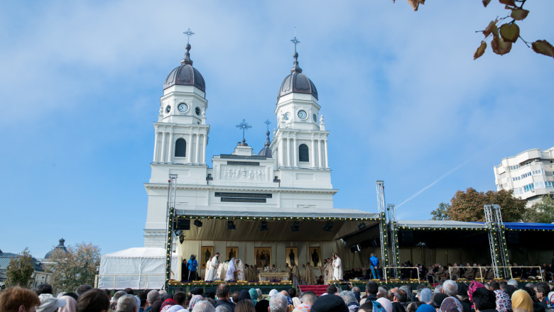 Peste 70 de oameni aflati in pelerinaj la racla Sfintei Parascheva au avut nevoie de ingrijiri medicale Imagine