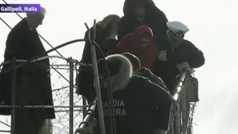 Peste 900 de imigranti pe nava din Marea Ionica. Cel putin patru dintre ei au murit in timpul calatoriei Imagine