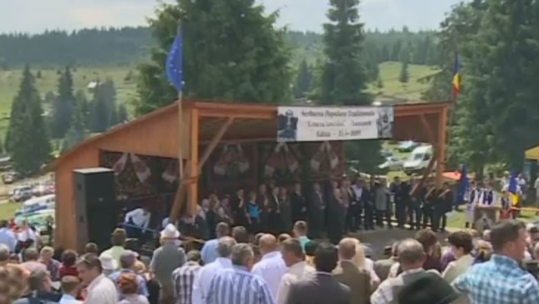 Peste o mie de moti l-au sarbatorit pe Avram Iancu, eroul din Muntii Apuseni Imagine