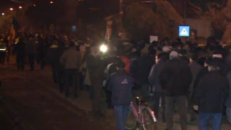 Peste o mie de persoane au protestat la Curtici si Vaslui fata de explorarea gazelor de sist Imagine