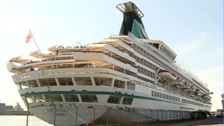 Peste o mie de turisti au debarcat in Portul Constanta. Printre destinatii, Casa Poporului si Crama Murfatlar Imagine