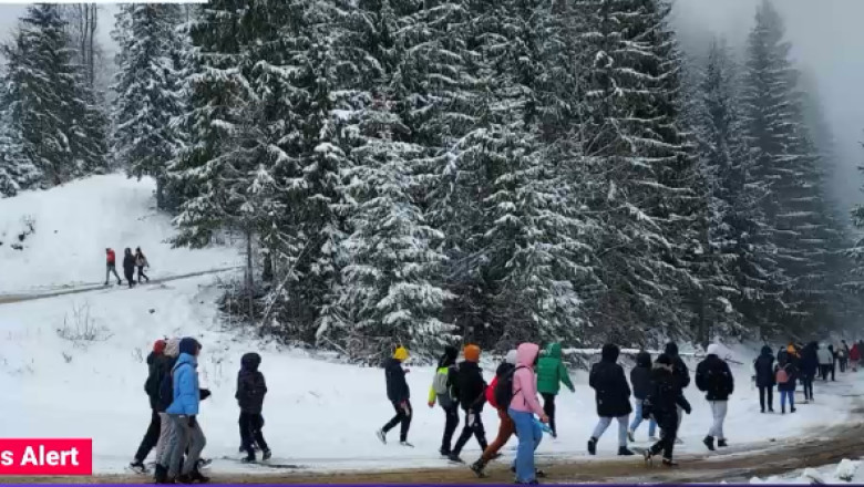 Peste o suta de elevi au fost scosi din nameti de jandarmii montani din Rodna Imagine