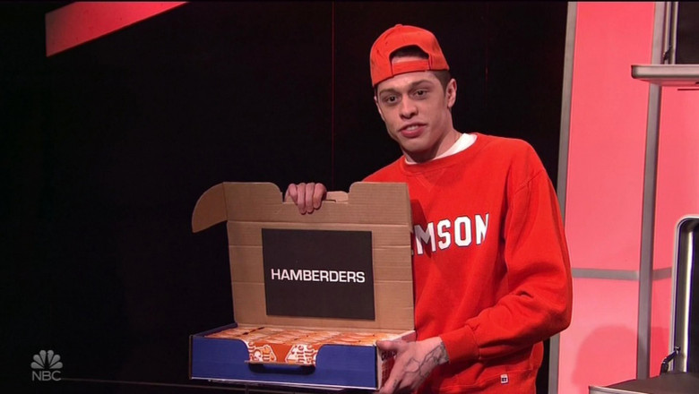Pete Davidson va fi gazda premierei noului sezon SNL. Emisiunea ”Saturday Night Live” revine dupa incetarea grevei scenaristilor Imagine