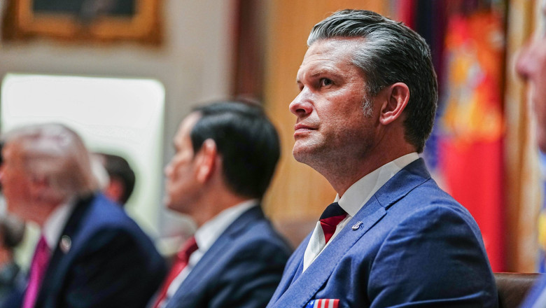 Pete Hegseth, surprins purtand o cravata in culorile steagului rus la intalnirea dintre Donald Trump si Volodimir Zelenski Imagine