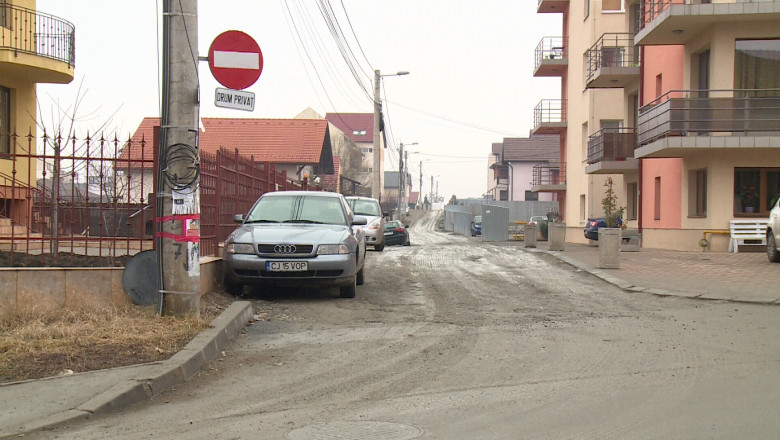 Petitie pentru asfaltarea strazilor private din Cluj-Napoca. Sunt necesare 15.000 de semnaturi pentru ca aceasta sa devina HCL Imagine