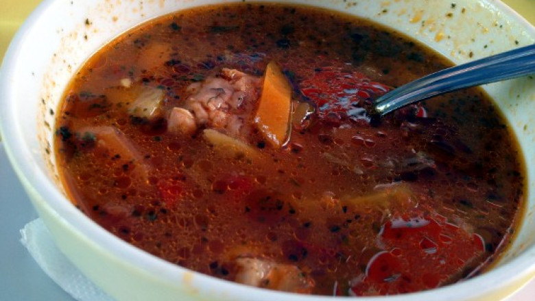 Petrecere cu bors de peste. La o cherhana din Corbu petrecerea de Revelion a costat 100 de lei Imagine