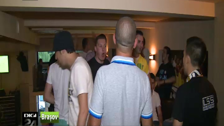 Petrecere cu fotbalisti si suporteri Imagine