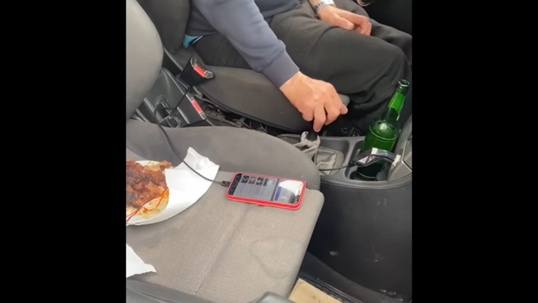 Petrecere la volan, in trafic, data de un sofer din Dolj: cu friptura, bere, tigari si muzica lautareasca Imagine