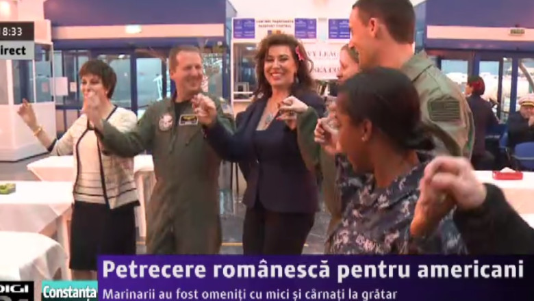 Petrecere romaneasca pentru americani. Marinarii au fost omeniti cu mici si carnati la gratar Imagine