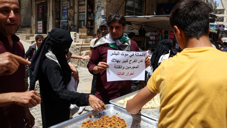 Petreceri cu artificii dupa moartea "macelarului din Teheran". Iranienii au dansat si au impartit prajituri in Berlin si Londra (VIDEO) Imagine